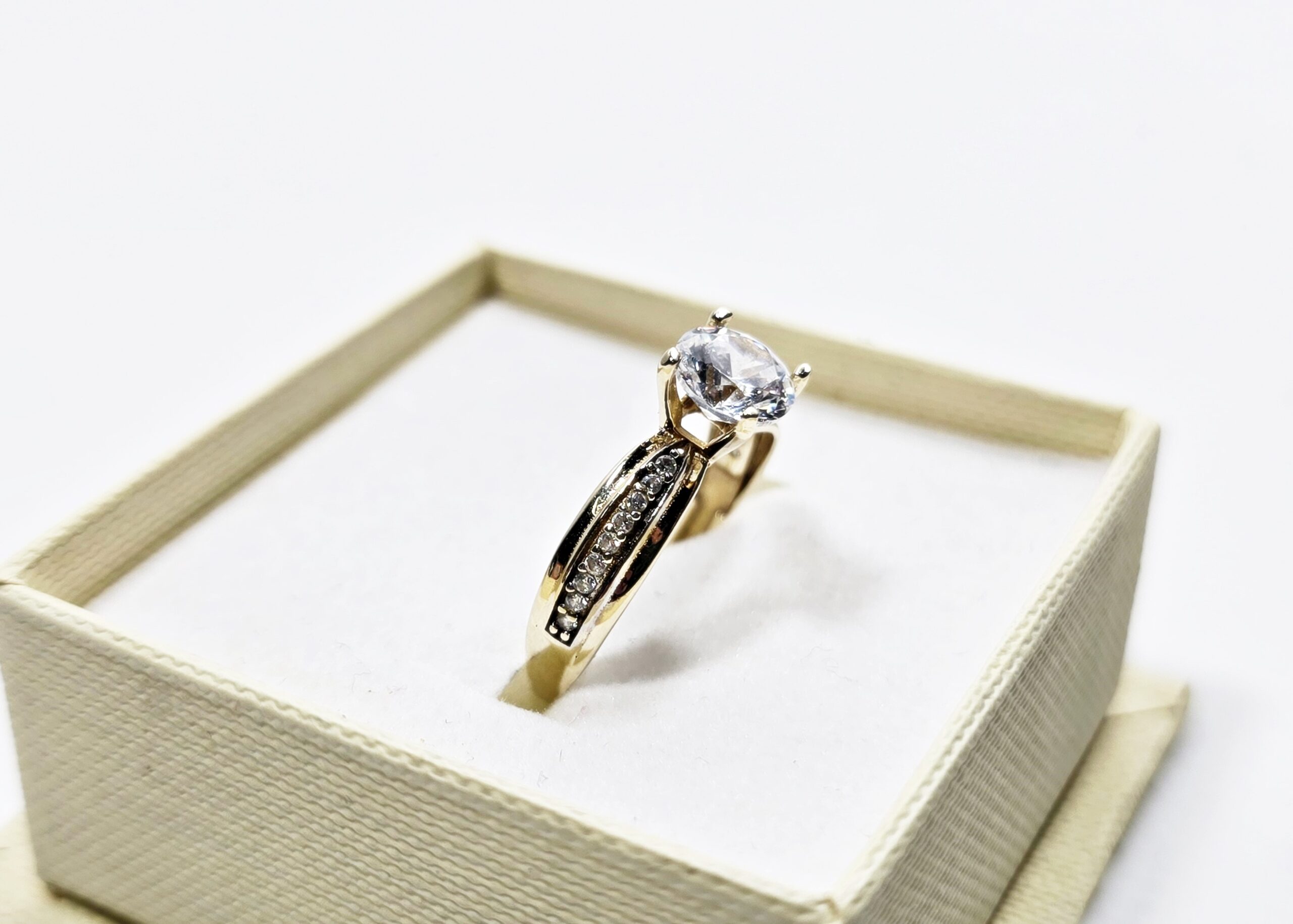 Złoty pierścionek pr585 14K R17 1.76g