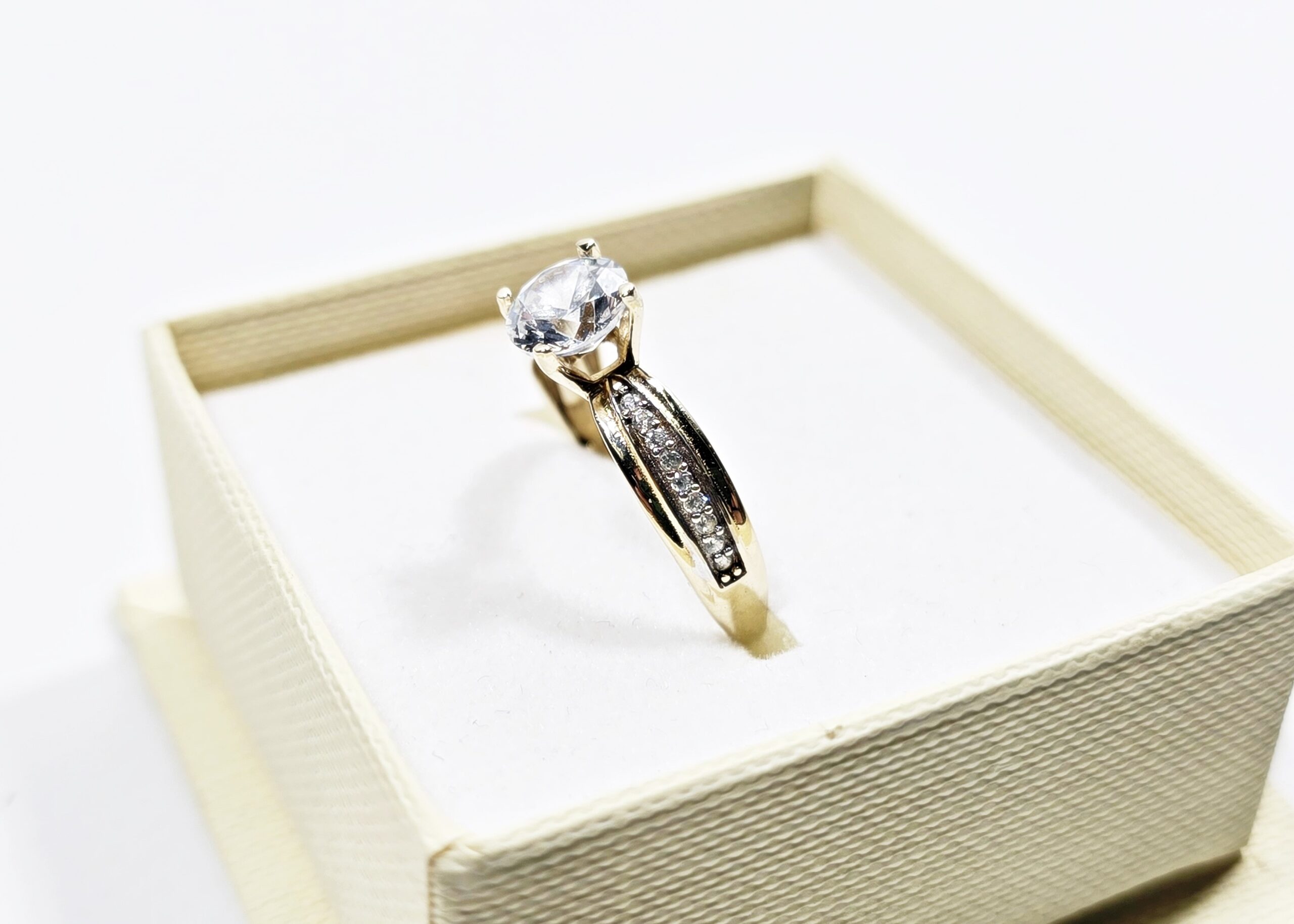 Złoty pierścionek pr585 14K R17 1.76g