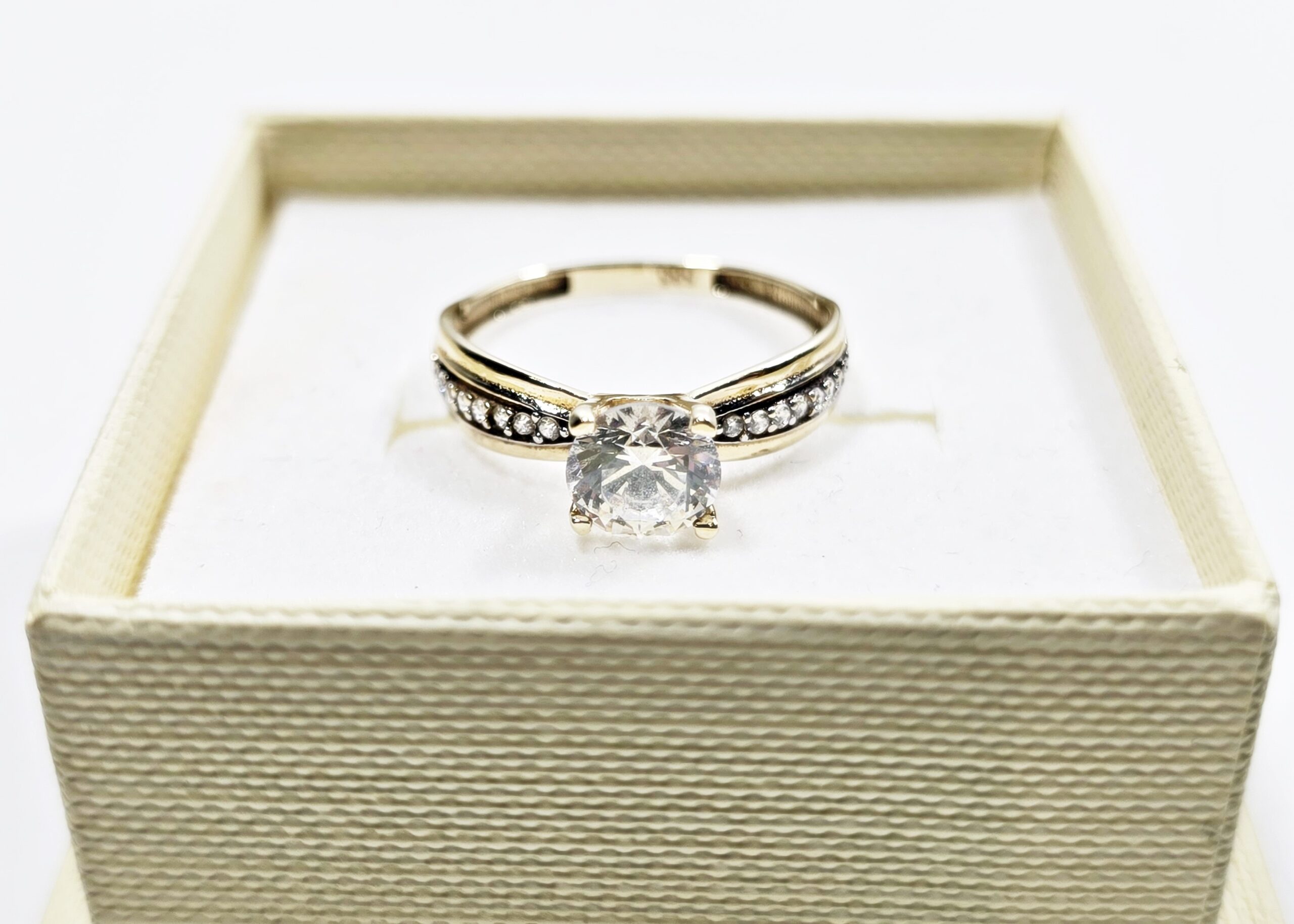 Złoty pierścionek pr585 14K R17 1.76g