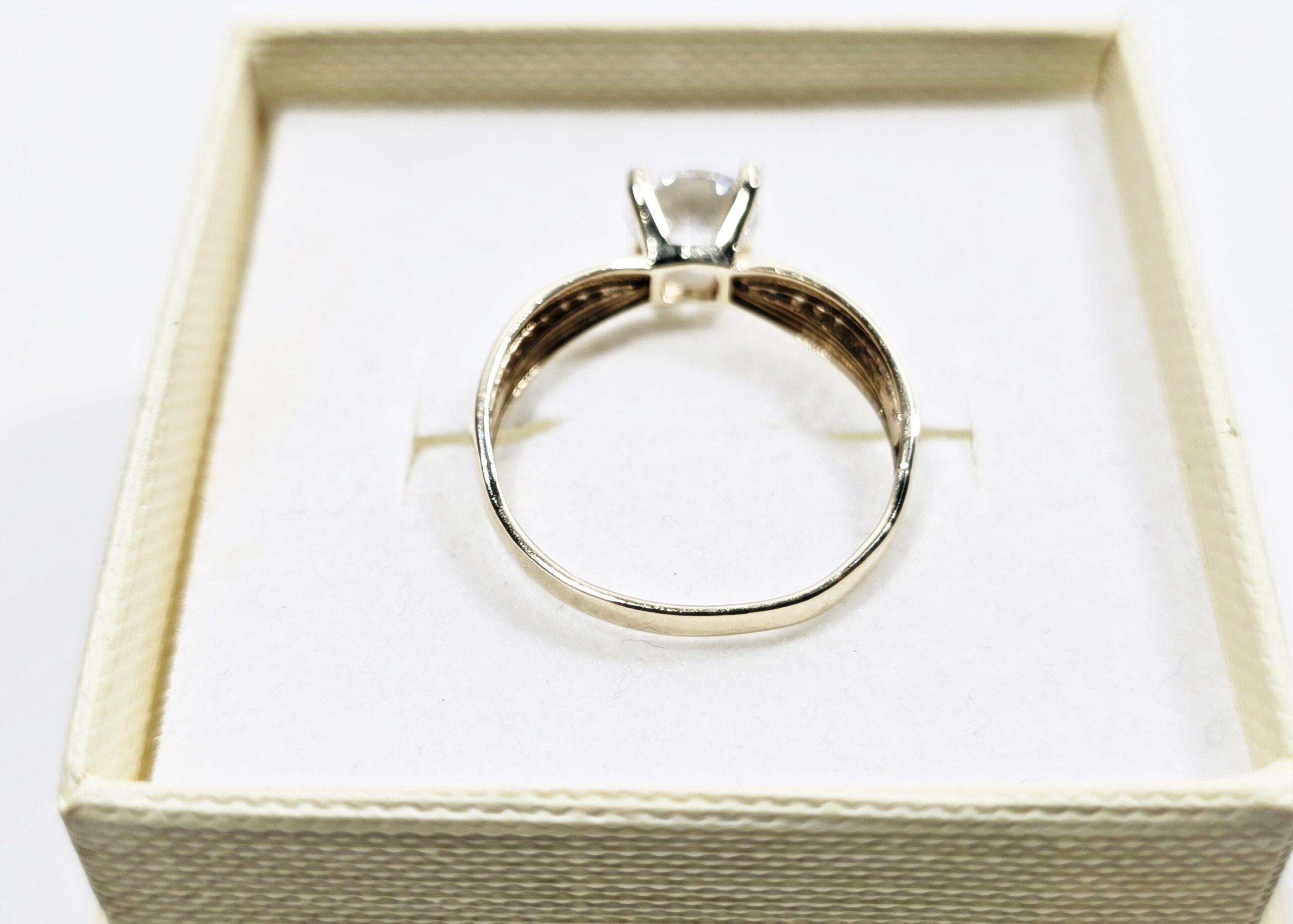 Złoty pierścionek pr585 14K R17 1.76g