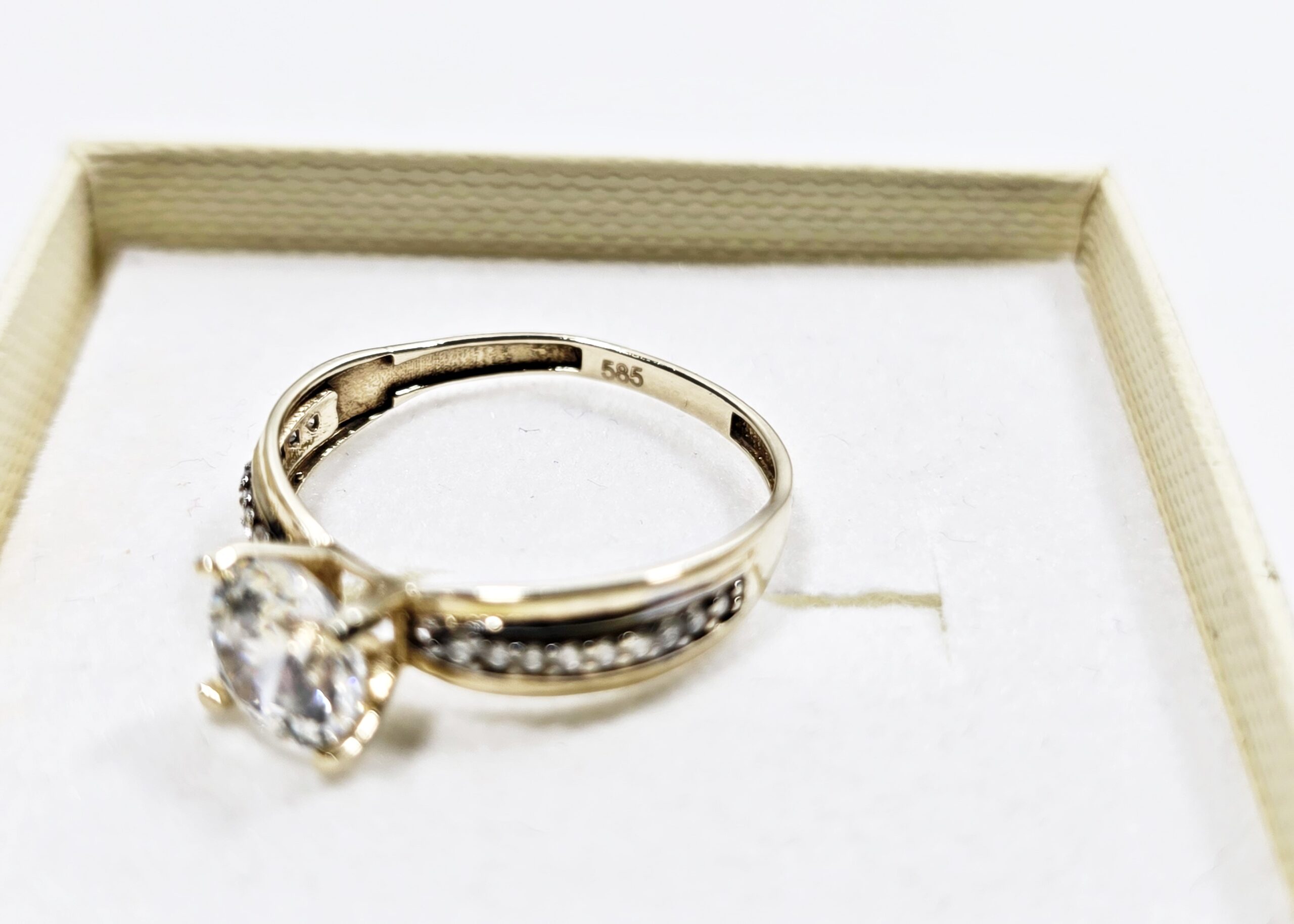 Złoty pierścionek pr585 14K R17 1.76g