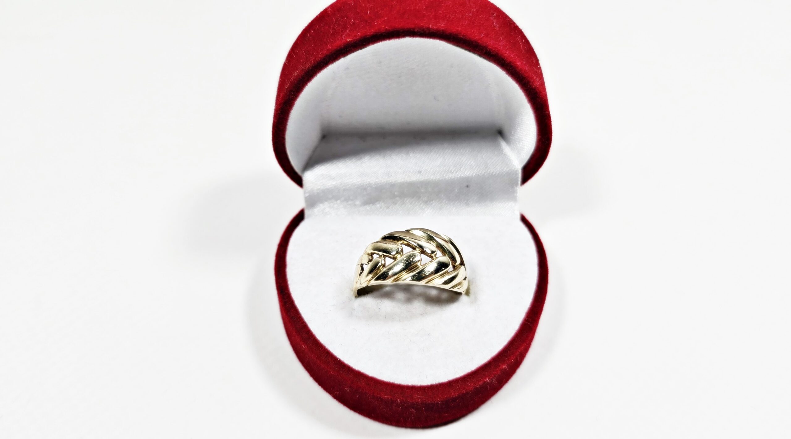 Złoty pierścionek pr585/14K 3.10g R16,5