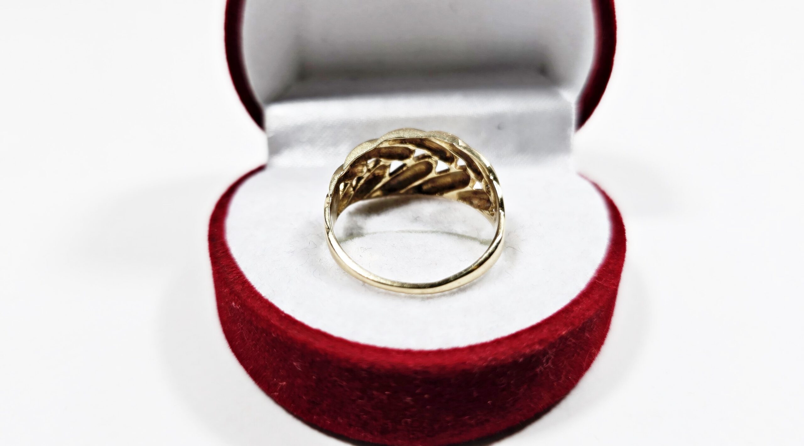 Złoty pierścionek pr585/14K 3.10g R16,5