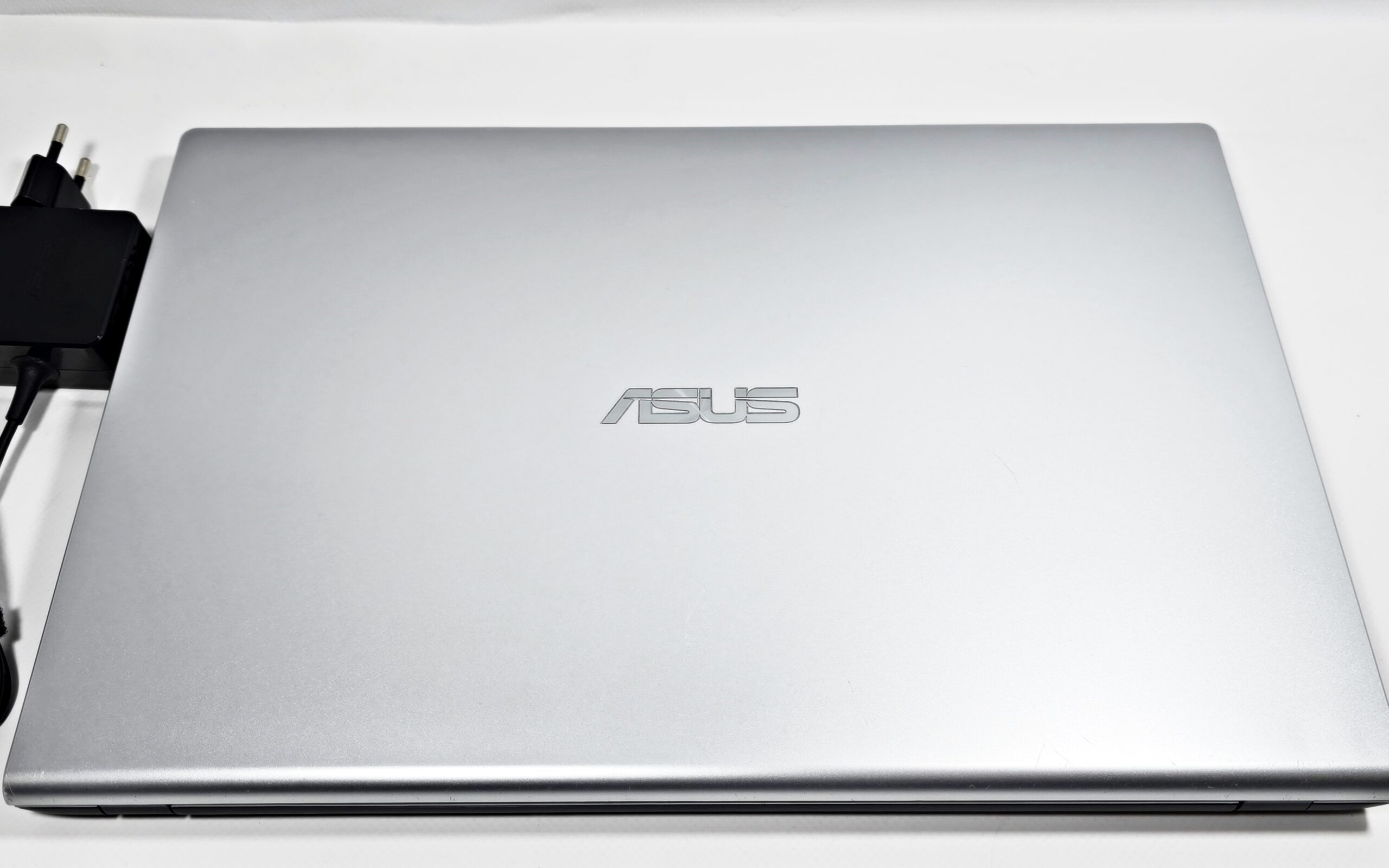 Laptop ASUS SONIC MASTER X509J i5/8gbRAM/256SSD